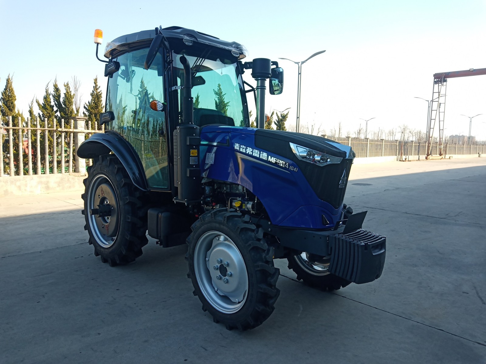 MF904型轮式拖拉机