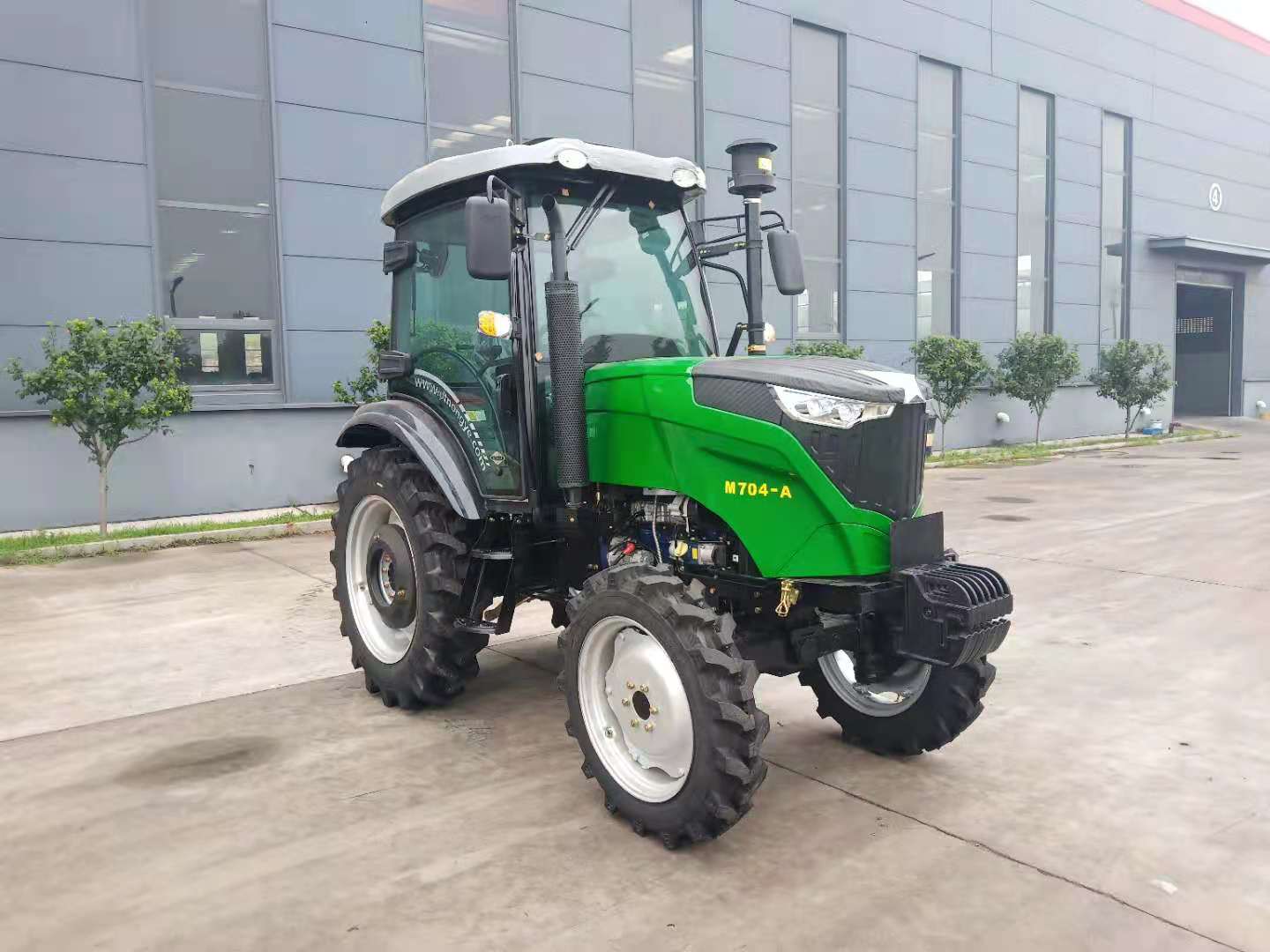 M704-A型轮式拖拉机